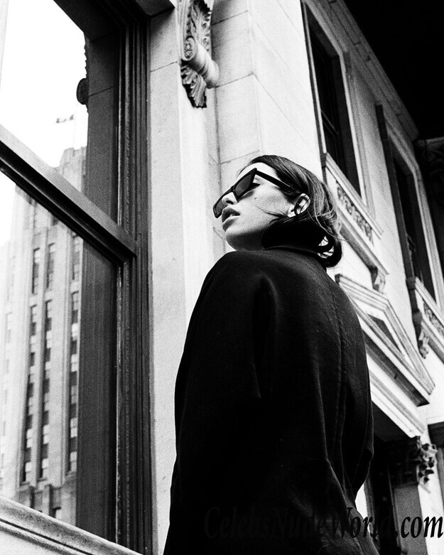 Amelie Lamarche Sexy 35405