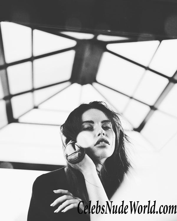 Amelie Lamarche Sexy 35430