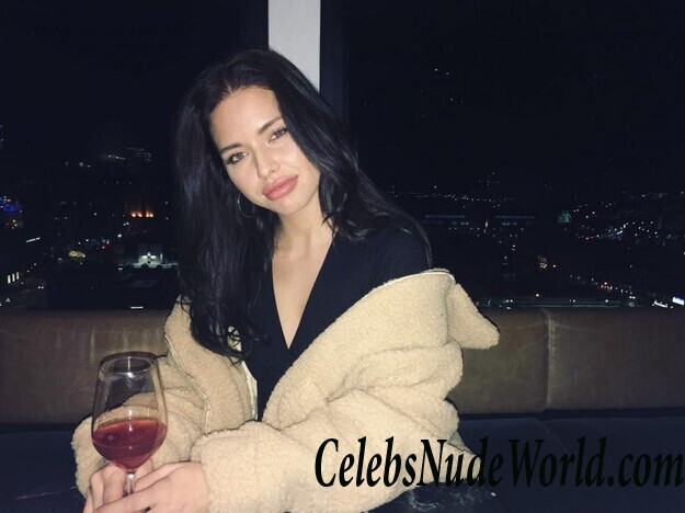 Amelie Lamarche Sexy 35453