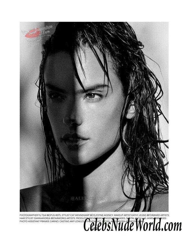 Alessandra Ambrosio Shows Off Her Toned Naked Bod 36554