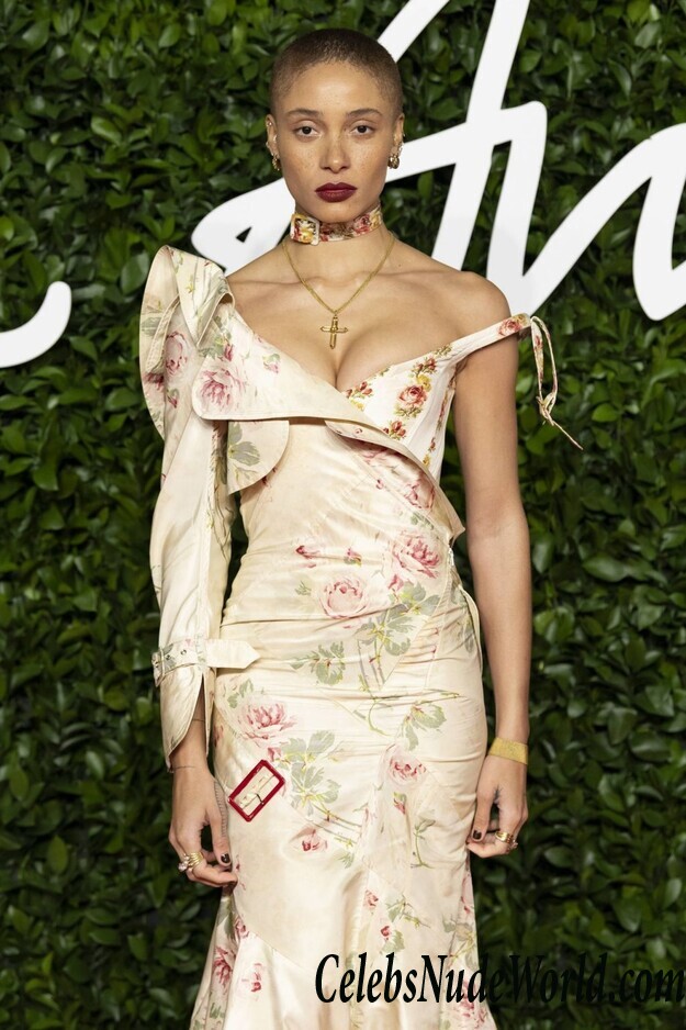 Adwoa Aboah Cleavage 36911