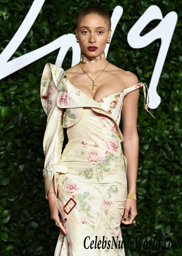 Adwoa Aboah Cleavage 36913
