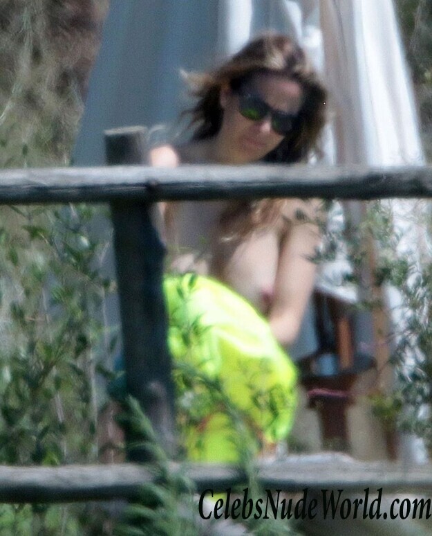 Alejandra Silva Topless 37214
