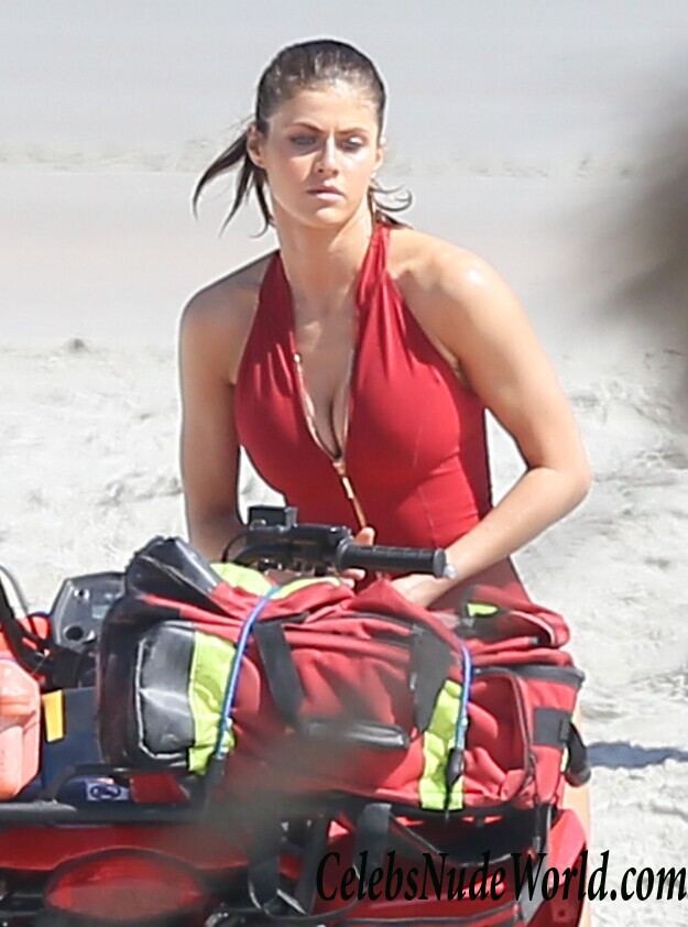 Alexandra Daddario Sexy Photos 37280