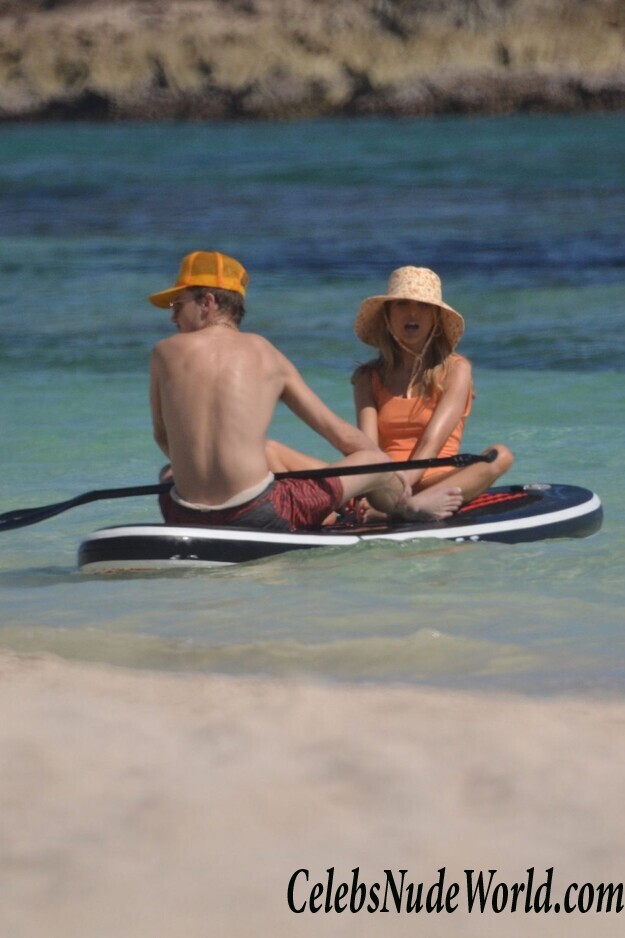 Anne Winters Sexy 38136