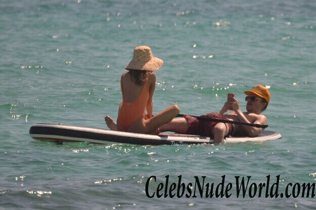 Anne Winters Sexy 38137