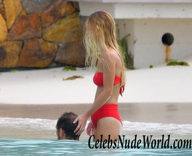 Alizée Thevenet Bikini 38402