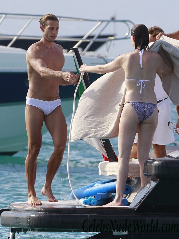 Nude pics of Anne Hathaway 38931