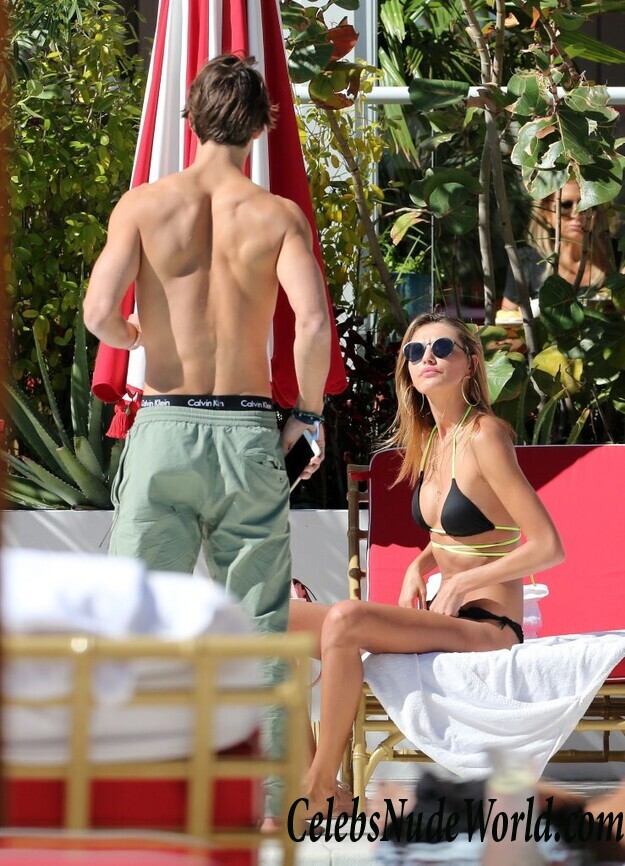 Alina Baikova Topless 39081