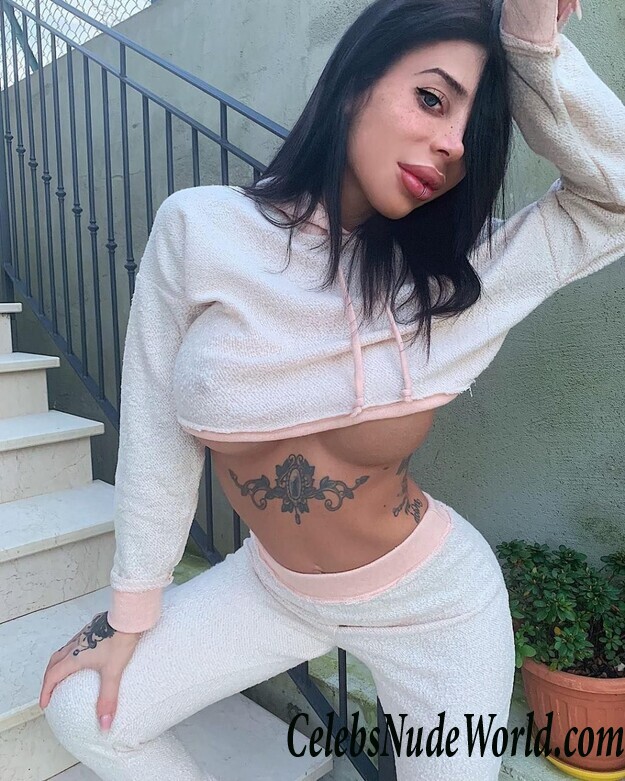 Alexis Mucci Topless 39881