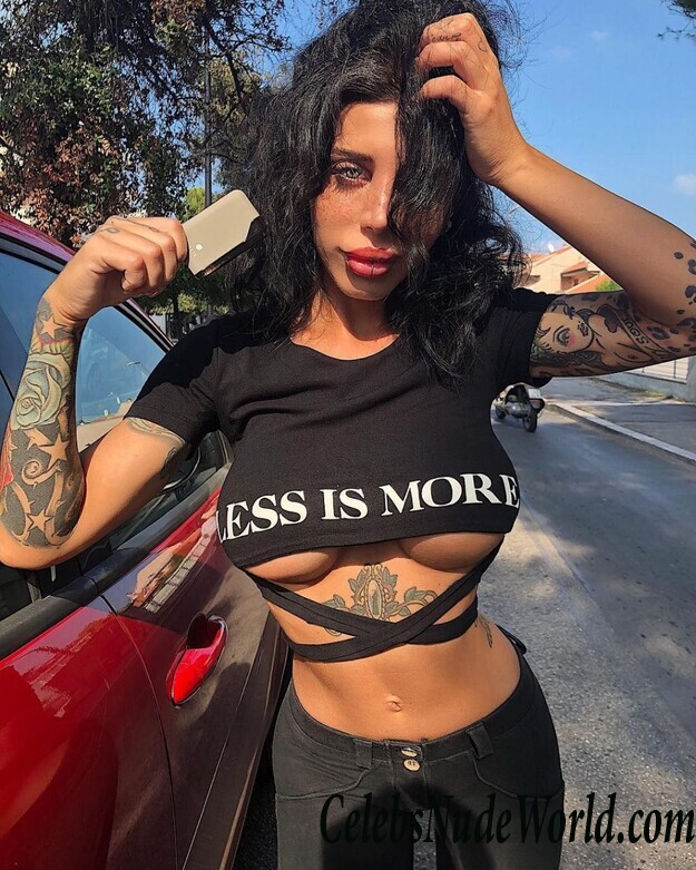 Alexis Mucci Topless 39890