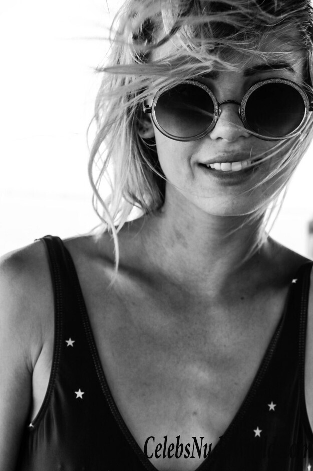 Amber Davis Erotic 40305