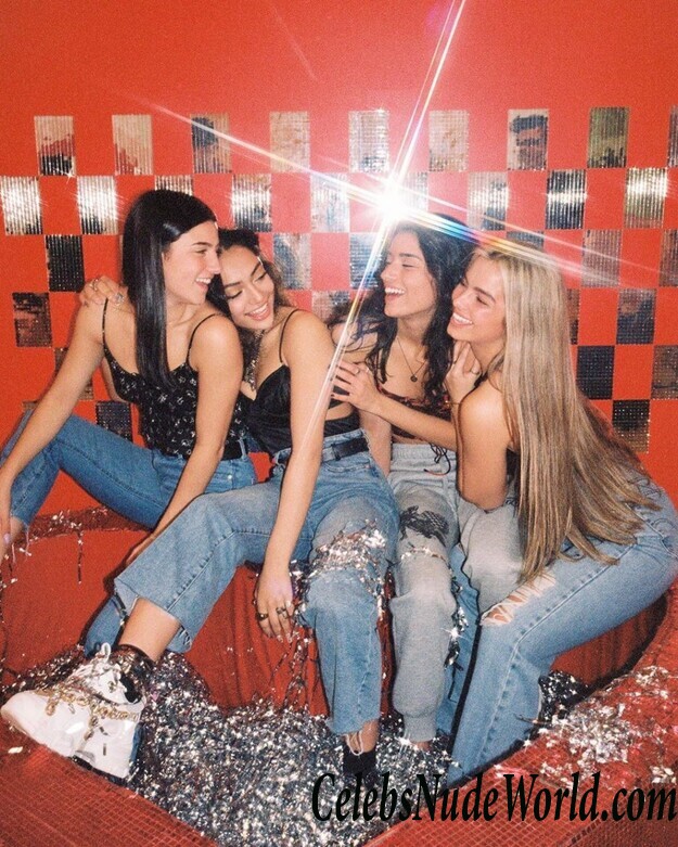 Addison Rae Sexy 40436