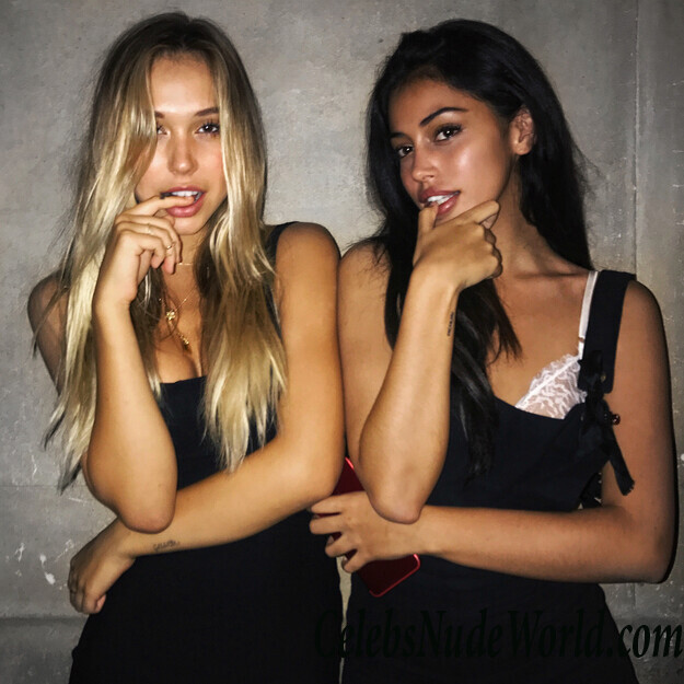 Alexis Ren Sexy 40592