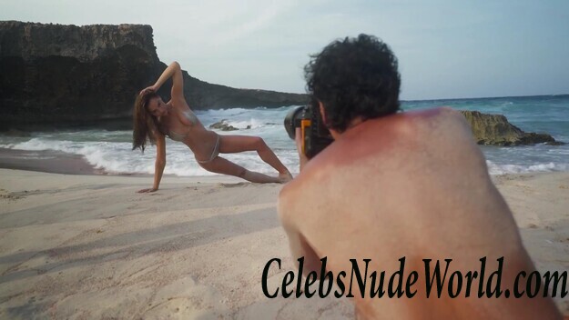 Alexis Ren Sexy 40664