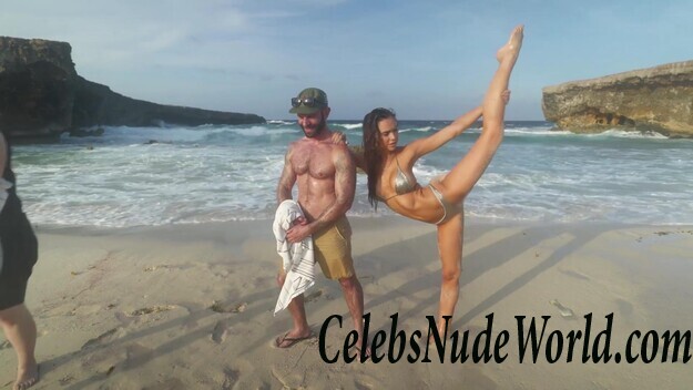 Alexis Ren Sexy 40673