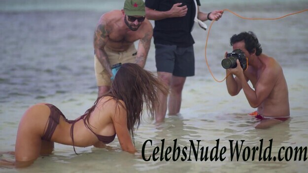 Alexis Ren Sexy 40682