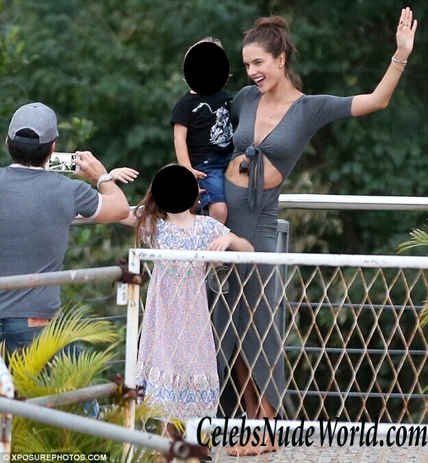 Alessandra Ambrosio see through pics 41102