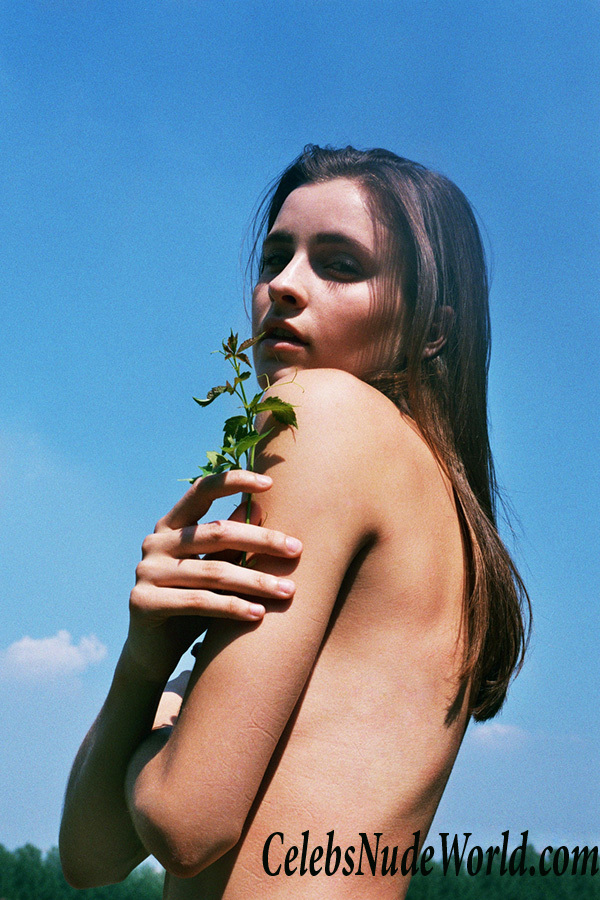 Alyssia McGoogan naked photoset 41397