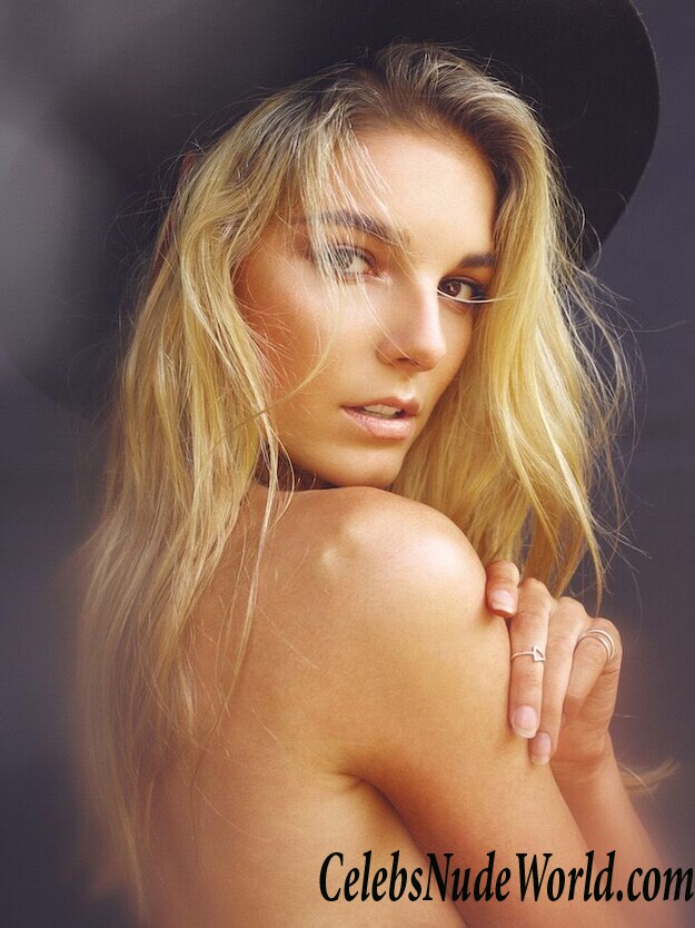 Sexy photos of Amelie Tremblay 41425