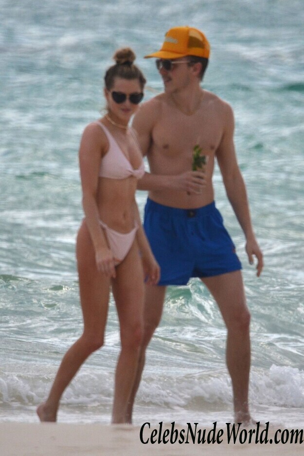 Anne Winters Bikini 41499