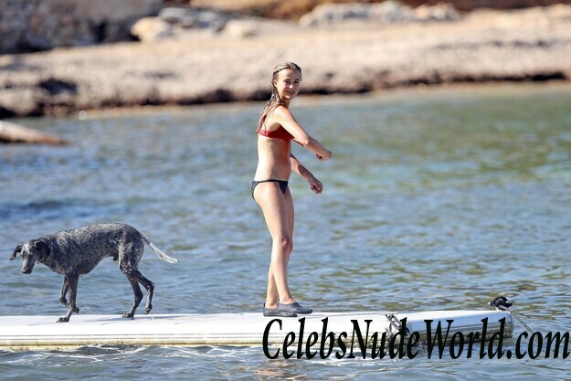 Amelia Windsor Nude 41732