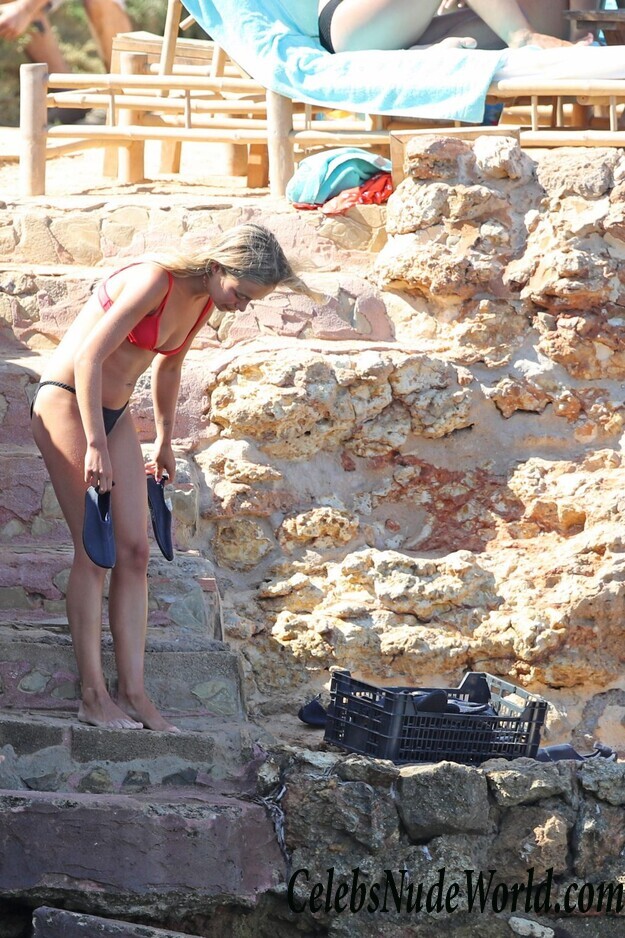 Amelia Windsor Nude 41740