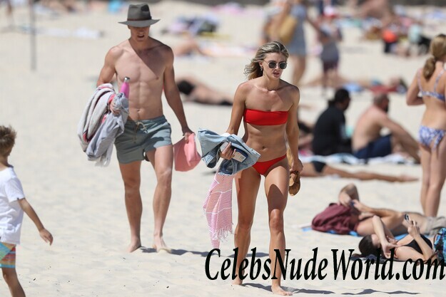 Amy Pejkovic Bikini 42016