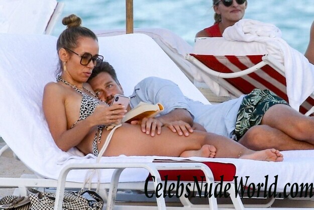 Annemarie Carpendale Bikini 42230