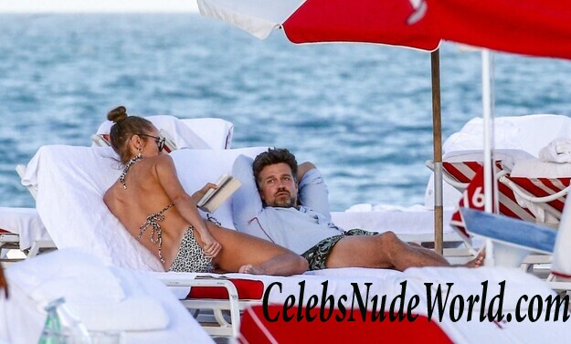 Annemarie Carpendale Bikini 42236