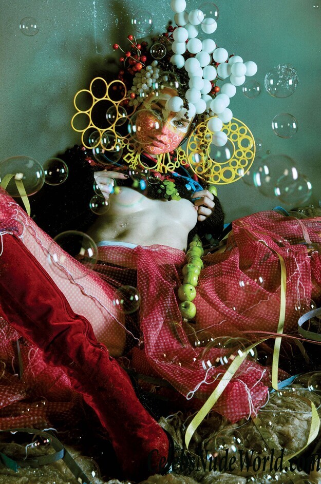 Topless Photos of Ali Michael 42257