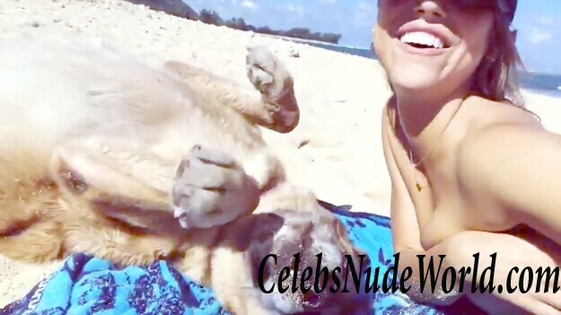 Alexis Ren Topless Photos 42325