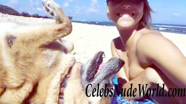 Alexis Ren Topless Photos 42326