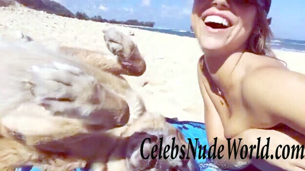 Alexis Ren Topless Photos 42327