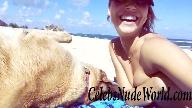 Alexis Ren Topless Photos 42328