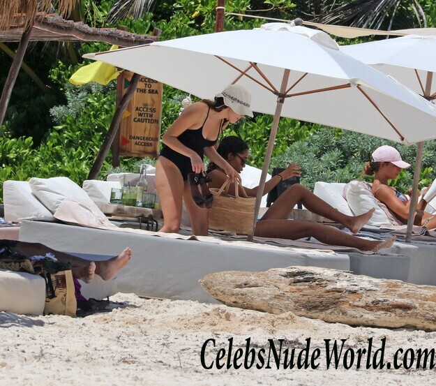 Laura Harrier & Alycia Debnam Carey Sexy 42868