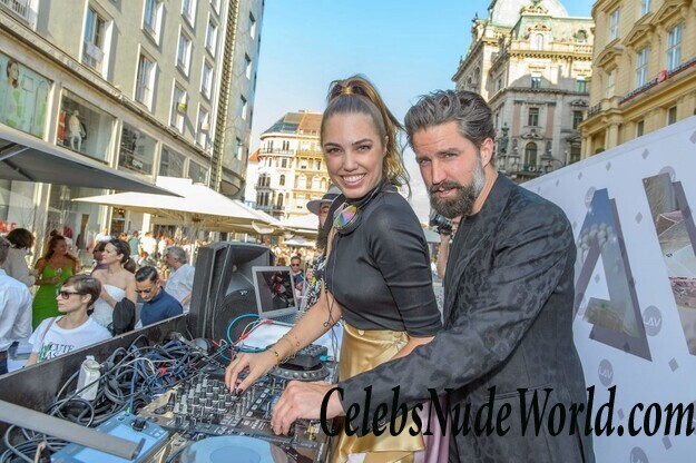 Amber Le Bon Sexy 43120