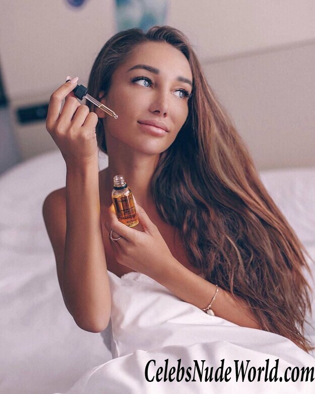 Anyuta Rai Nude 43170