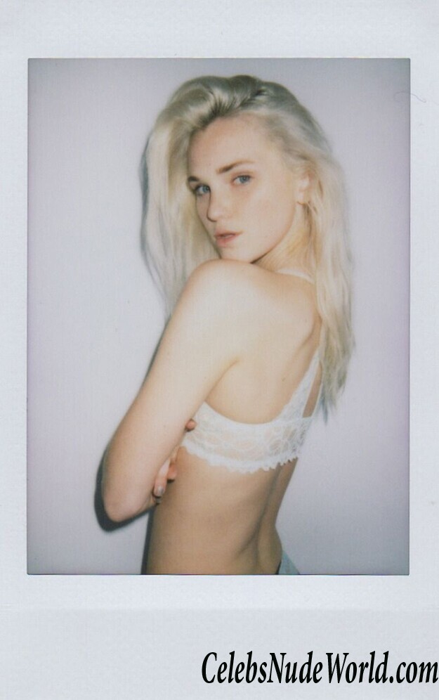 Alexa Reynen Topless 43199