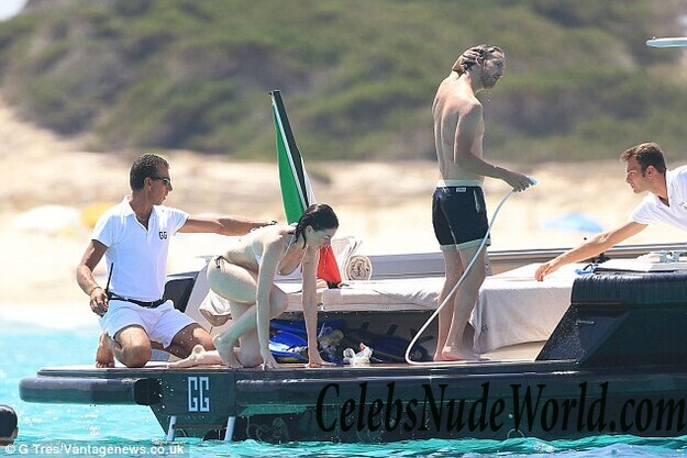 Anne Hathaway's pics in bikini 43734