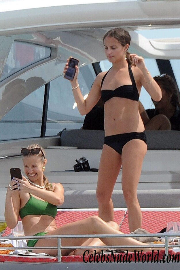 Alicia Vikander Bikini 43967