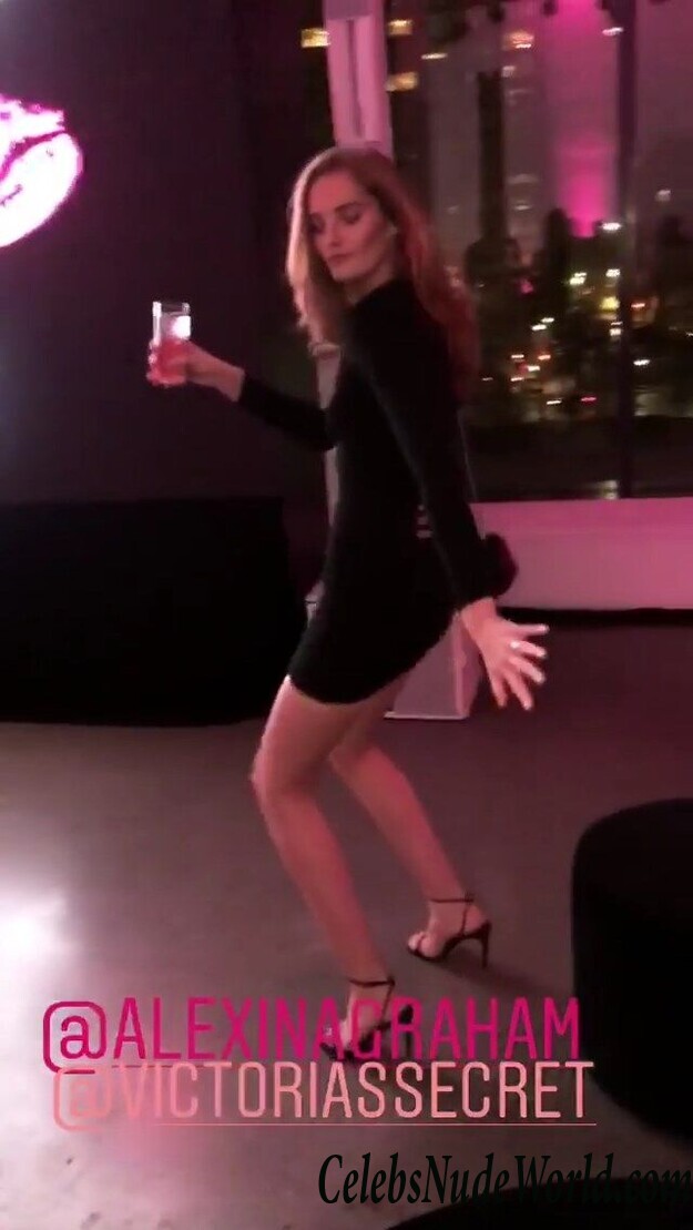 Alexina Graham Hot 44099