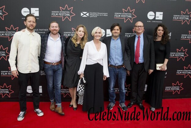 Amy Manson Braless 44244