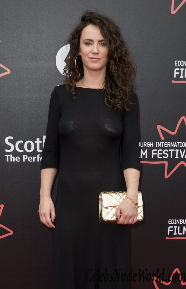 Amy Manson Braless 44247