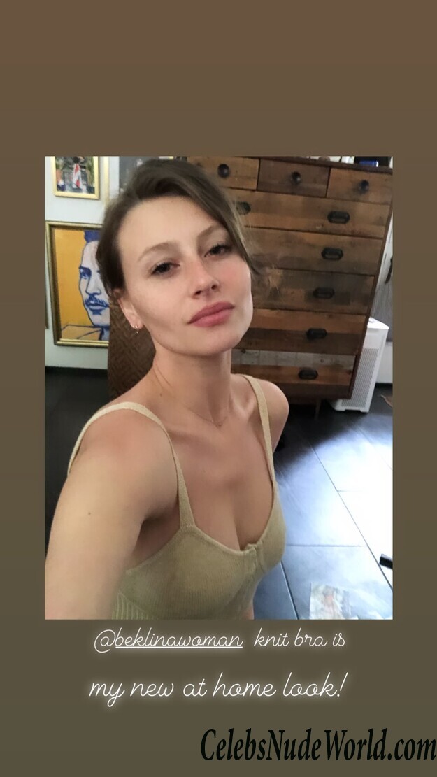 Aly Michalka Cleavage 44800