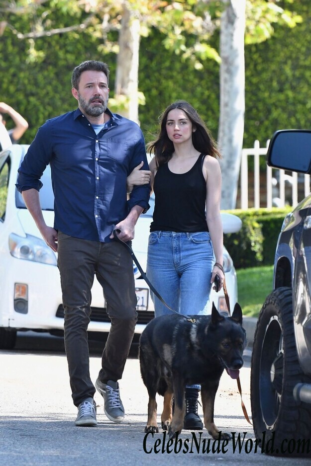 Ana de Armas Braless 44801