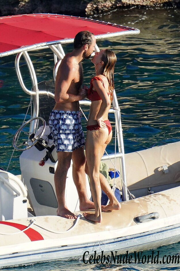 Alizée Thevenet & Pippa Middleton Bikini 45121