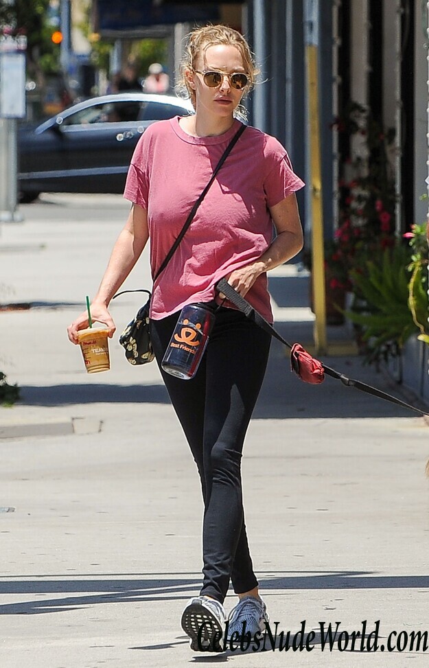 Amanda Seyfried Walking Around And Showing Nipples 45736