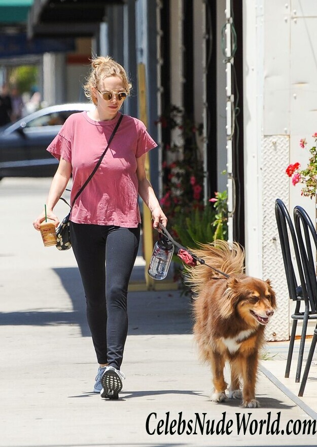 Amanda Seyfried Walking Around And Showing Nipples 45741