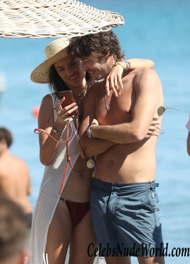 Alessandra Ambrosio Bikini 45946